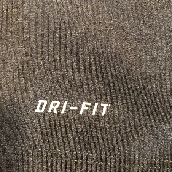 Nike Dri-Fit top size M - Picture 3 of 3